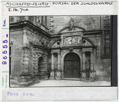 Vorschaubild Aschaffenburg: Portal der Schlosskapelle 